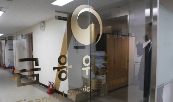 금융위원회 산하 금융정보분석원(FIU)는 19일 가상자산(암호화폐) 사업자 신고심사위원회를 열고 심사 결과로 빗썸과 플라이빗, 지닥 등 3개사에 대한 신고 수리를 결정했다고 밝혔다.