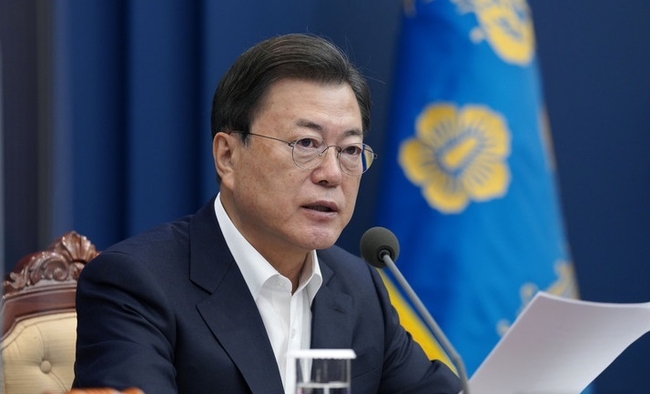 문재인 대통령이 지난 9일 오전 국무회의가 열린 청와대 여민관 영상회의실에서 발언하고 있다. (사진=뉴시스 제공)