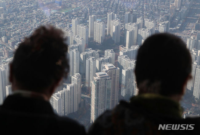 서울 롯데월드타워 서울스카이에서 바라본 서울시내 아파트 모습.(사진=뉴시스 제공)