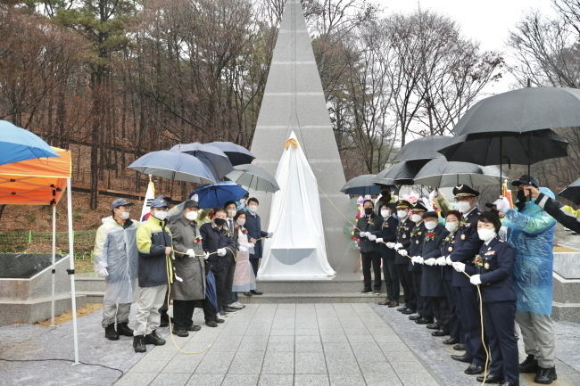 천안동남의용소방대가 지난 11월 30일 오전 태조산 천안보훈공원에서 천안2.9의거 기념탑 이전 제막식을 개최했다.(사진=천안시 제공