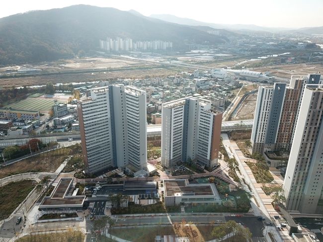 광주시는 경기광주역 행복주택 입주를 시작했다.