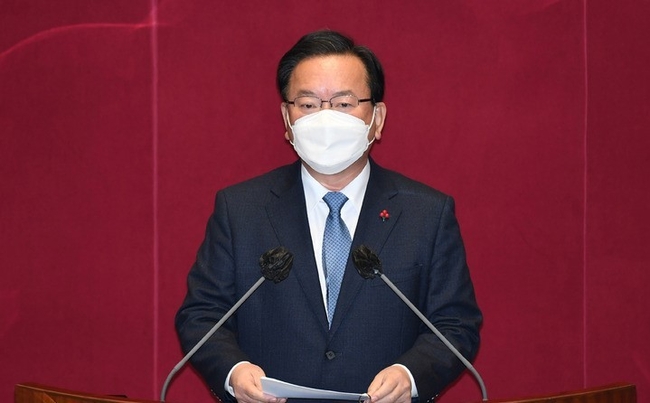 김부겸 국무총리가 3일 오전 서울 여의도 국회 본회의장에서 열린 제391회국회(정기회) 제13차 본회의에서 인사말을 하고 있다. (공동취재사진)