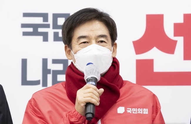  무소속 이용호 의원이 7일 국회에서 열린 국민의힘 입당식에서 소감을 밝히고 있다.(사진=뉴시스 제공)