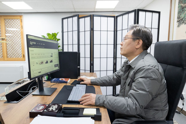 이재명 더불어민주당 대선 후보가 '딴지일보' 사이트에 직접 올린 사진 (사진=딴지일보 제공)