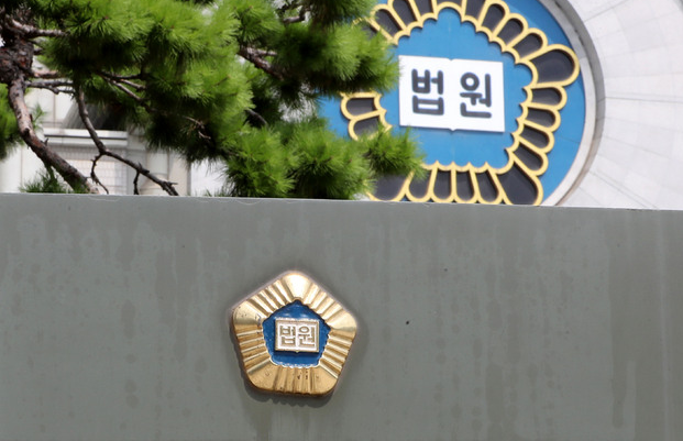 더불어민주당 윤영찬 의원에게 협박메일을 보낸 혐의 등으로 1심에서 실형을 선고받은 40대 남성이 이에 불복해 항소했다. 이에 검찰 측도 법원에 즉각 항소장을 제출한 것으로 전해졌다.