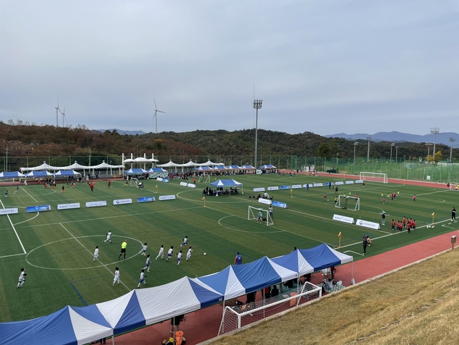2021 U리그 대학축구 왕중왕전 경기 중인 선수들.