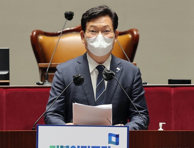 송영길 더불어민주당 대표가 6일 오후 서울 여의도 국회에서 열린 정책의원총회에서 모두발언 하고 있다.