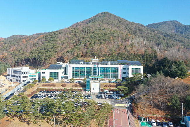 청송군청 전경 사진