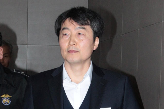재판 당시 출석하는 이석기 前의원.