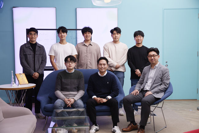 이종원 교수 연구팀 이종원 교수 우측하단, 하단 중앙은 제1저자인 유재연 연구원