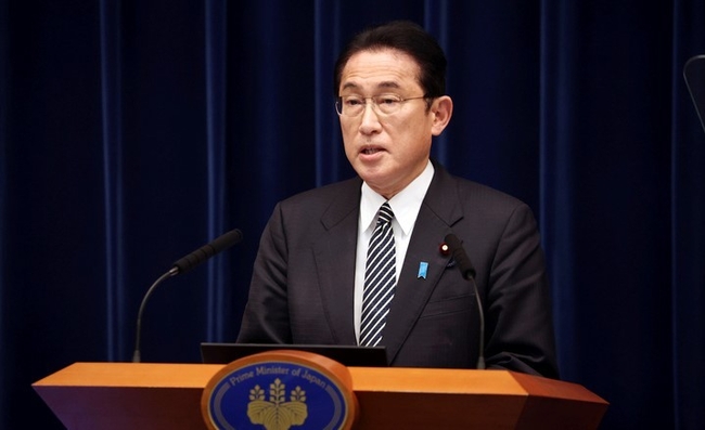 지난 21일 일본 임시국회가 폐회되자 기시다 후미오 총리가 총리 관저에서 기자회견을 열고 모두발언을 하고 있다.