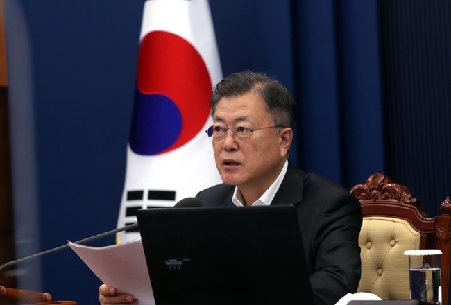 문재인 대통령이 4일 오전 청와대 여민관 영상회의실에서 열린 국무회의에 참석해 발언하고 있다. (사진=뉴시스 제공)