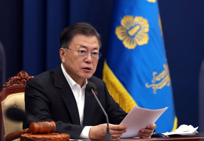 문재인 대통령이 4일 오전 청와대 여민관 영상회의실에서 열린 국무회의에 참석해 발언하고 있다. 2022.01.04(사진/뉴시스)