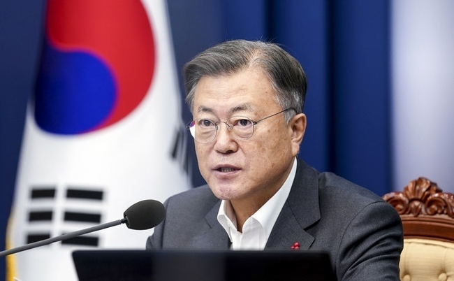 = 문재인 대통령이 지난 10일 청와대에서 열린 수석보좌관회의에서 발언하고 있다. (사진=뉴시스 제공)