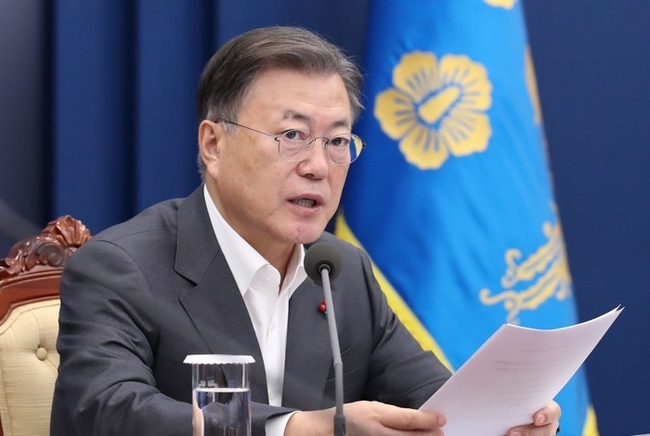 문재인 대통령이 10일 청와대에서 열린 수석보좌관회의에서 발언하고 있다.(사진=뉴시스 제공)