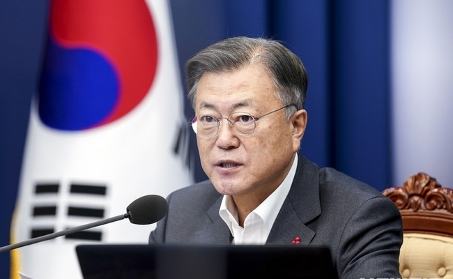 문재인 대통령이 10일 청와대에서 열린 수석보좌관회의에서 발언하고 있다. (사진=뉴시스 제공)