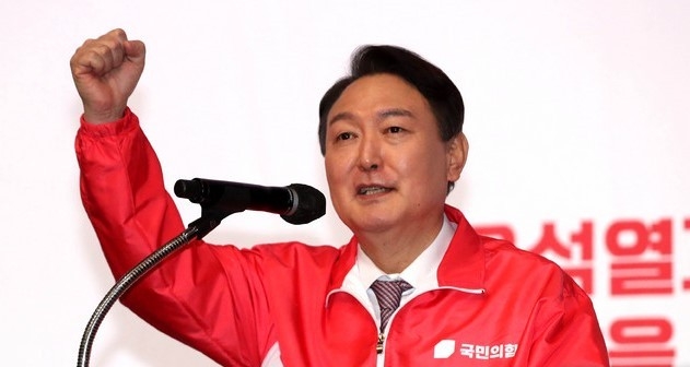 윤석열 국민의힘 대선 후보가 14일 경남 창원시 창원컨벤션센터에서 열린 국민의힘 경남 선거대책위원회 필승결의대회에서 연설을 하고 있다. (사진 제공=뉴시스)