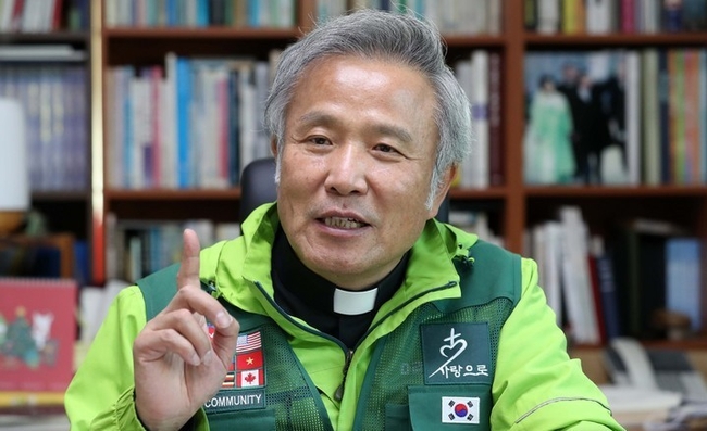 다일복지재단 이사장 최일도 목사가 지난달 22일 서울 동대문구 다일천사병원에서 뉴시스와 인터뷰 하고 있다.