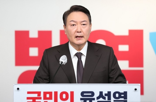 윤석열 국민의힘 대선후보가 16일 오전 서울 여의도 당사에서 서울시 관련 정책공약을 발표하고 있다.