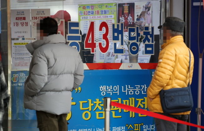 22일 제999회 동행복권 로또 추첨 결과 '1, 3, 9, 14, 18, 28'가 1등 당첨 번호로 결정됐다. 2등 보너스 번호는 '34'이다.