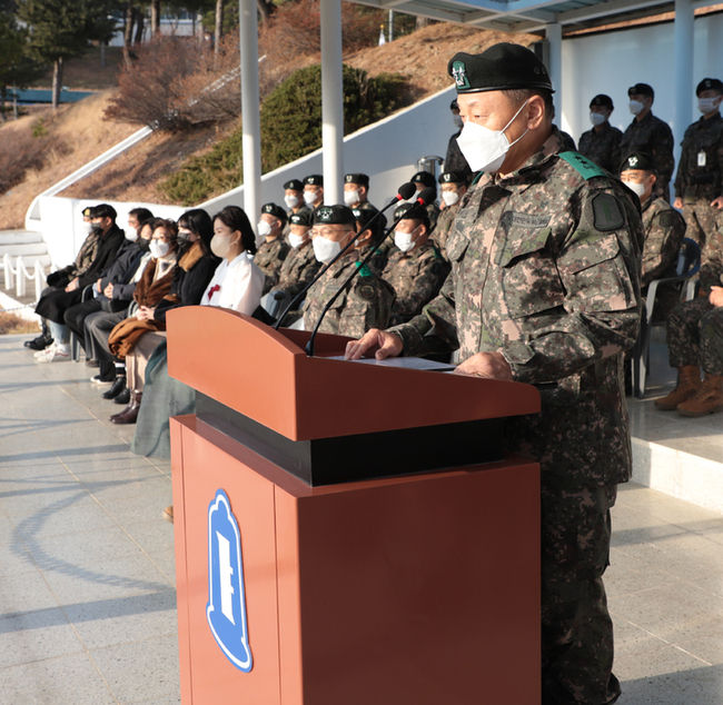 16일 이승오 육군 제22보병사단장(소장)이 강원 고성군 사단 연병장에서 열린 취임식에서 인사말을 하고 있다. 22사단은 노크 귀순 등 각종 사건사고로 인해 지휘관 교체가 잦아 별들의 무덤이라는 오명을 안고 있다. (사진=육군 제22보병사단 제공)