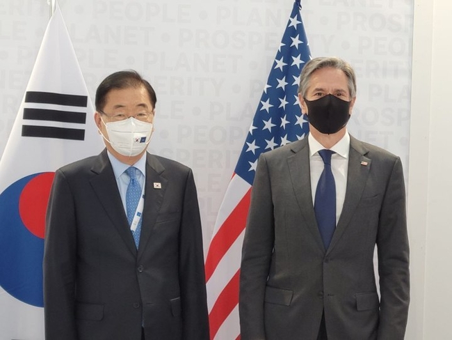 지난해 10월31일(이하 현지시간) 주요20개국(G20) 정상회의가 열리는 이탈리아 로마에서 한미 외교장관이 만난 모습. (사진=외교부 제공)