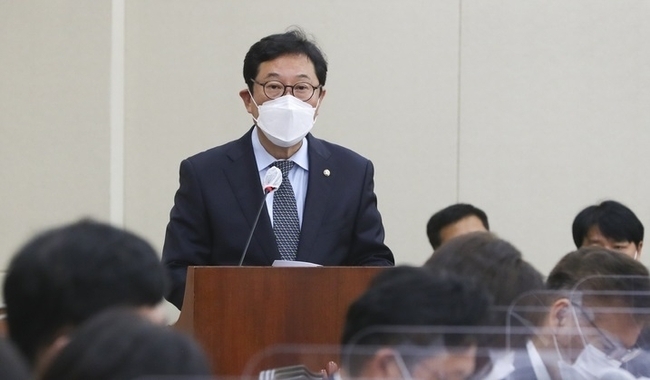 김한정 더불어민주당 국회의원(남양주시을)은 9일 경기 남양주시 별내동에 추진 중인 초대형 물류센터 허가를 취소해야한다고 밝혔다.
