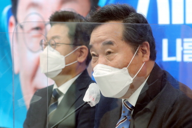 이낙연 더불어민주당 총괄선대위원장이 9일 서울 여의도 중앙당사에서 열린 중앙선거대책위원회 회의에서 발언하고 있다. (공동취재사진) 