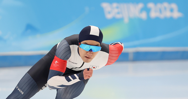 12일 오후 중국 베이징 국립 스피드 스케이팅 오벌 경기장에서 열린 2022 베이징 동계올림픽 스피드 스케이팅 남자 500m 경기, 한국 차민규가 역주하고 있다. / 사진=뉴시스 제공