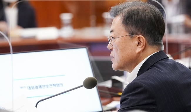 = 문재인 대통령이 14일 청와대 본관에서 열린 대외경제안보전략회의를 주재하며 발언하고 있다.(사진=뉴시스 제공)