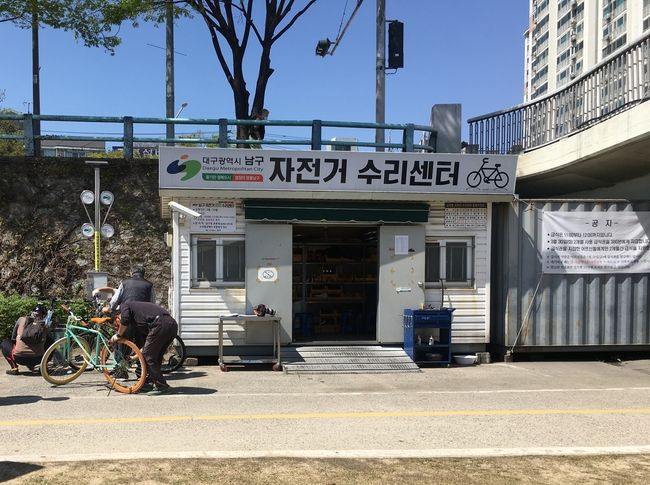지난 해 자전거 수리센터 운영 모습