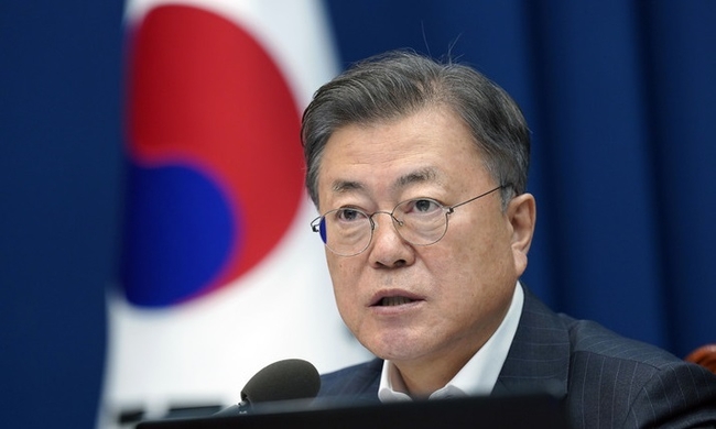 문재인 대통령이 지난 22일 청와대 여민관에서 열린 영상국무회의에서 발언하고 있다. (사진=뉴시스 제공)