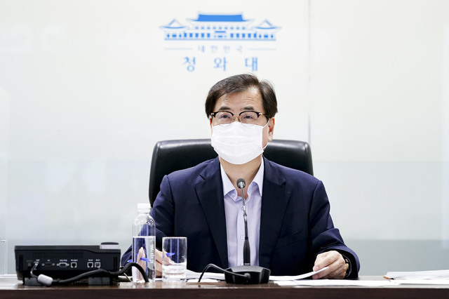 서훈 국가안보실장이 6일 국가위기관리센터 열린 국가위기평가회의를 주재하고 있다. (사진=청와대 제공)