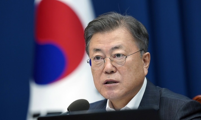문재인 대통령이 지난 22일 청와대 여민관에서 열린 영상국무회의에서 발언하고 있다.(사진=뉴시스 제공)