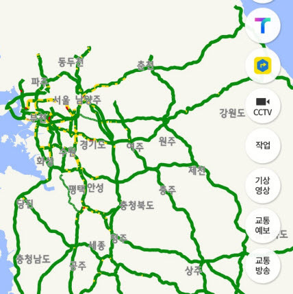  3·1절 징검다리 연휴 마지막 날인 1일 서울방향 고속도로에 정체가 집중될 것으로 보인다. 10시 기준 일부 돌발 구간을 제외하고는 양호한 흐름을 보이고 있다. (고속도로교통정보 캡쳐)