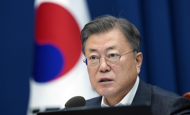 문재인 대통령이 22일 청와대 여민관에서 열린 영상국무회의에서 발언하고 있다.