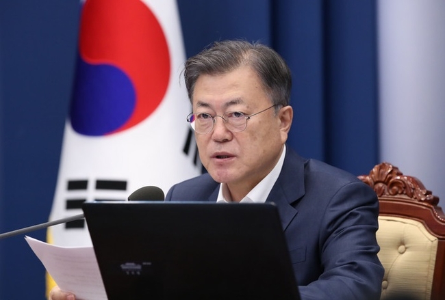  문재인 대통령이 21일 청와대 여민관에서 열린 수석보좌관회의에서 발언하고 있다. (사진=뉴시스 제공)