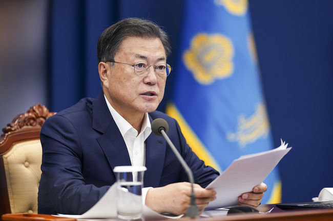 문재인 대통령이 14일 오후 청와대 여민관에서 열린 수석·보좌관회의에서 발언하고 있다. (사진=청와대 제공) 