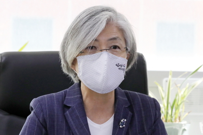 국제노동기구(ILO) 사무총장에 도전한 강경화 전 외교부 장관이 탈락의 고배를 마셨다.