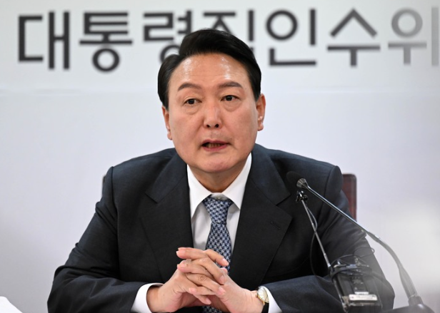 윤석열 대통령 당선인이 5일 서울 종로구 통의동 제20대 대통령직인수위원회에서 열린 인수위 간사단 회의를 주재하고 있다.(사진=뉴시스 제공)