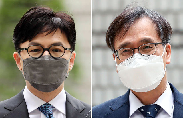 한동훈(왼쪽) 사법연수원 부원장과 정진웅 법무연수원 연구위원이 지난해 5월21일 서울중앙지방법원에서 열린 정 연구위원의 특정범죄 가중처벌 등에 관한 법률위반 독직폭행 혐의 5차 공판에 출석하고 있다.(사진=뉴시스 제공)
