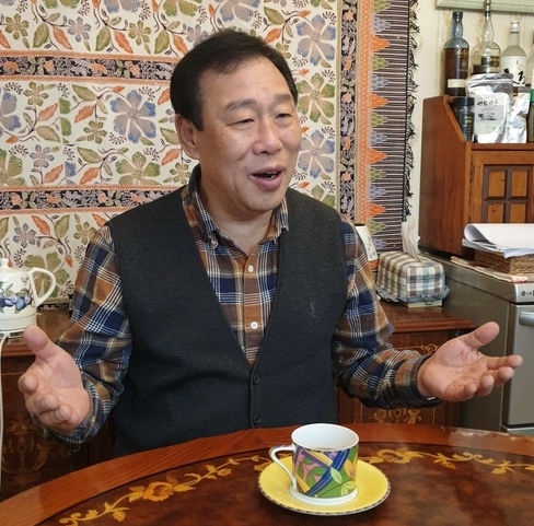 최민호 국민의힘 세종시장 예비후보가 4월 4일 한옥에서 시사뉴스와 인터뷰를 하고 있다
