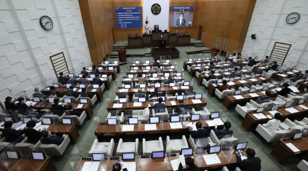 오세훈 서울시장이 지난달 25일 오후 서울 중구 서울시의회에서 열린 제306회 임시회 제1차 본회의 2022년도 제1회 추가경정예산안에 대해 시정연설 하고 있다.(사진=뉴시스 제공)