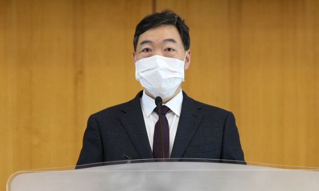 김오수 검찰총장이 11일 오전 서울 서초구 대검찰청에서 열린 전국 지검장 회의에서 모두발언하고 있다. 이날 회의에는 김 총장과 박성진 대검 차장, 전국 지검장 18 등이 참석해 대면회의 방식으로 진행했다.(사진=뉴시스 제공)
