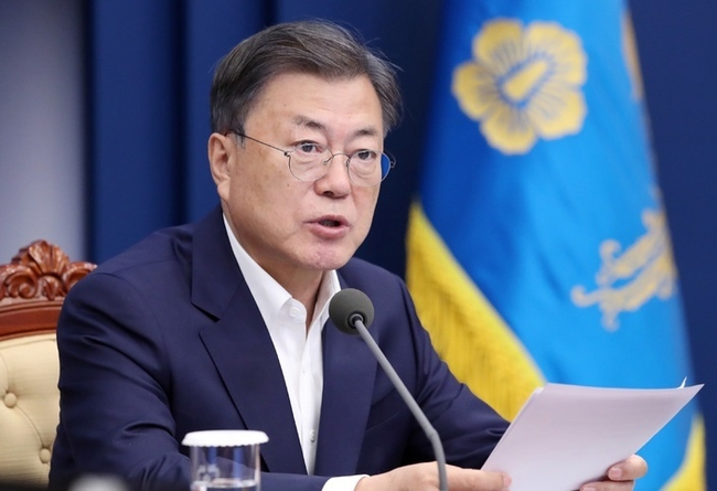 문재인 대통령이 11일 오후 청와대 여민관에서 열린 수석보좌관회의에서 발언하고 있다. (사진=뉴시스 제공)