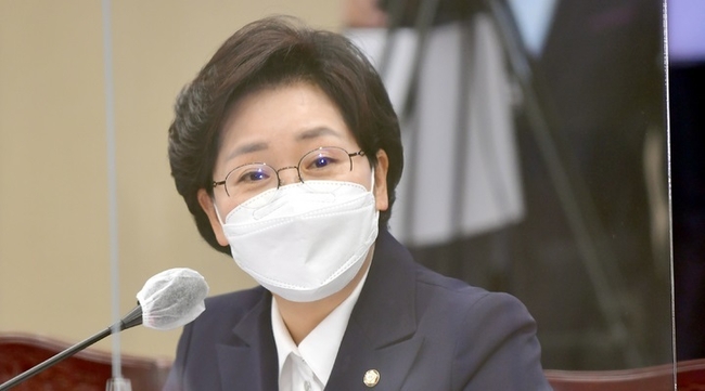 지난해 10월 18일 오전 광주 북구 광주국세청에서 국회 기획재정위원회가 광주지방국세청·한국은행광주전남·목포본부에 대한 현장 국정감사를 실시하고 있는 가운데 무소속 양향자 의원이 질의를 하고 있다. (사진=뉴시스 제공)