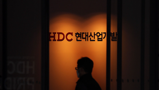 서울시가 광주 학동 철거건물 붕괴사고와 관련해 HDC현대산업개발에 8개월 영업정지 처분을 내렸다.(사진=뉴시스 제공)