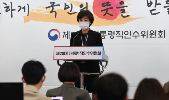 박순애 대통령직인수위원회 정무사법행정분과 인수위원이 20일 서울 종로구 통의동 인수위 기자회견장에서 ‘119 구급대원의 응급처치 범위 확대 추진’ 관련 브리핑을 하고 있다.(사진=뉴시스 제공)