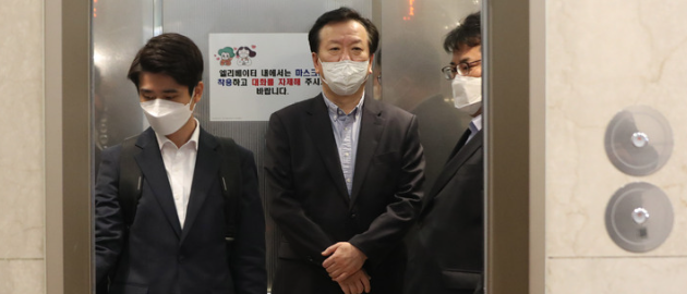 정호영 보건복지부 장관 후보자가 20일 오전 서울 서대문구 국민연금공단 서울북부지역본부에 마련된 인사청문회 준비 사무실로 출근하고 있다.(사진=뉴시스 제공)