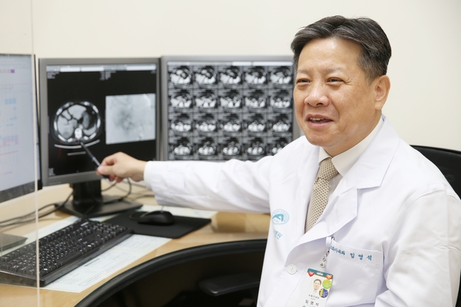 항바이러스제 건강보험 급여기준 완화로 간암 예방 나서면 국가재정에도 큰 도움이 될 것이라고 주장하는 임영석 교수